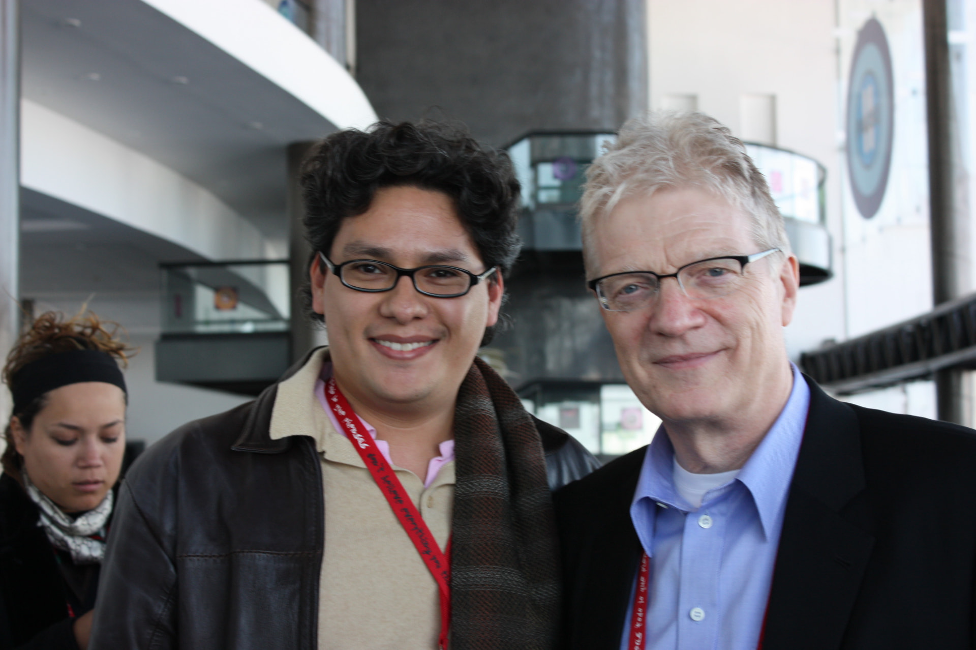 Agustín Mier y Terán junto a Sir Ken Robinson en un evento de educación